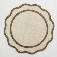 Cargar imagen en el visor de la galería, Papel de arroz - Mantel Individual Scalloped  Marròn (Juego de 4)